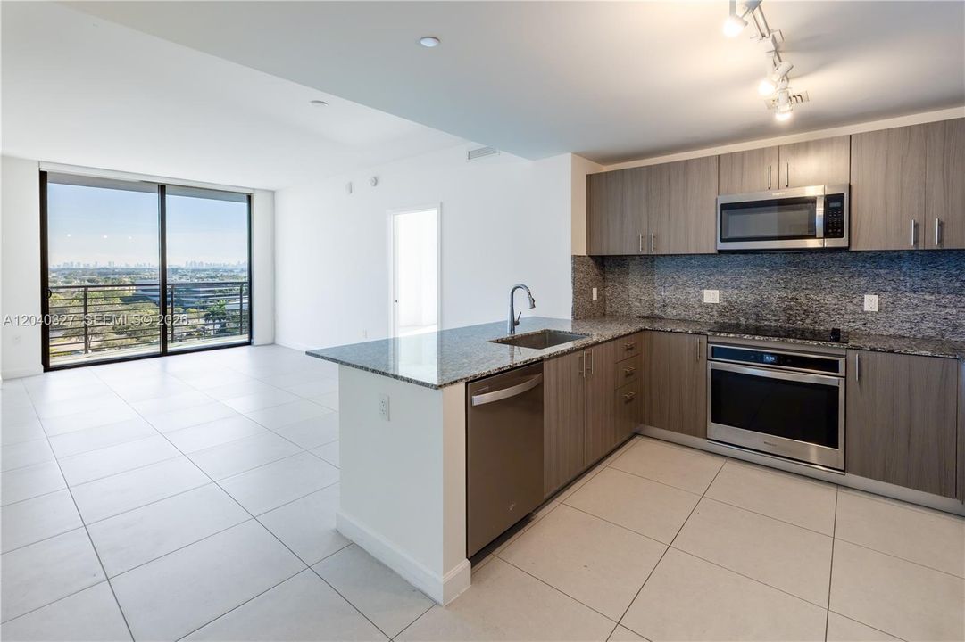 В аренду: $4,600 (3 спален, 3 ванн, 1379 Квадратных фут)