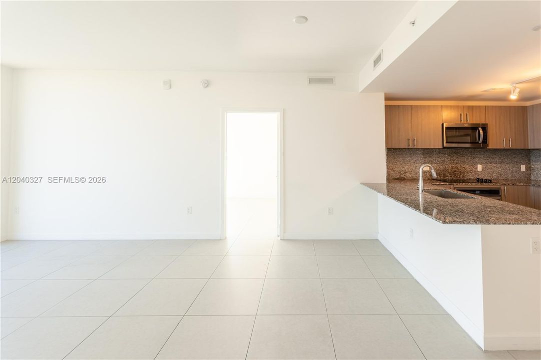 В аренду: $4,600 (3 спален, 3 ванн, 1379 Квадратных фут)