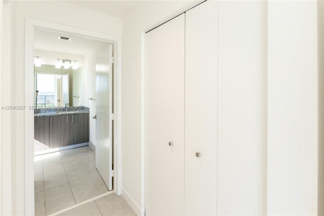 В аренду: $4,600 (3 спален, 3 ванн, 1379 Квадратных фут)