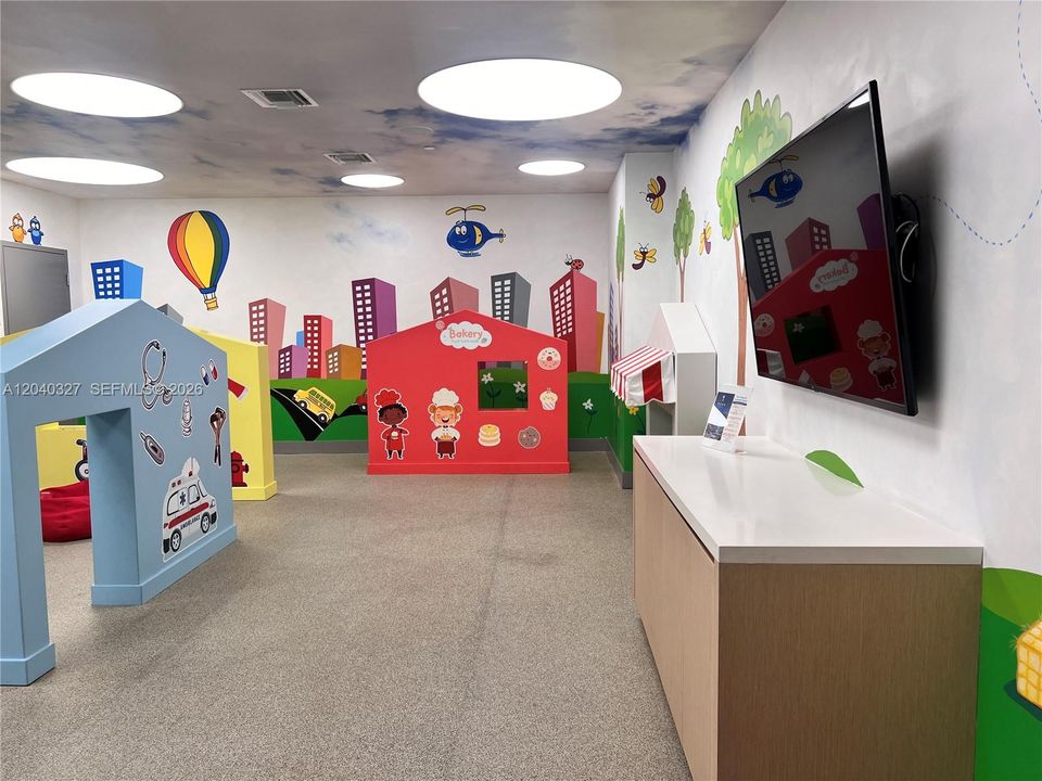 В аренду: $4,600 (3 спален, 3 ванн, 1379 Квадратных фут)
