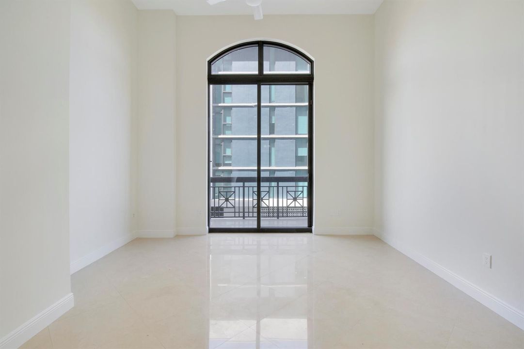 Living room 4