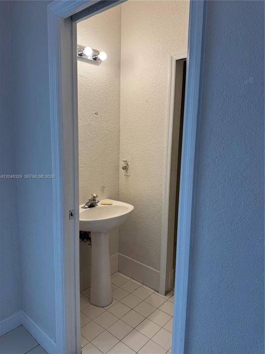 For Rent: $2,250 (2 beds, 2 baths, 1030 Square Feet)