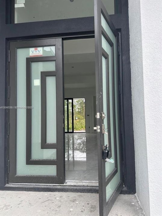 For Rent: $2,300 (3 beds, 2 baths, 0 Square Feet)