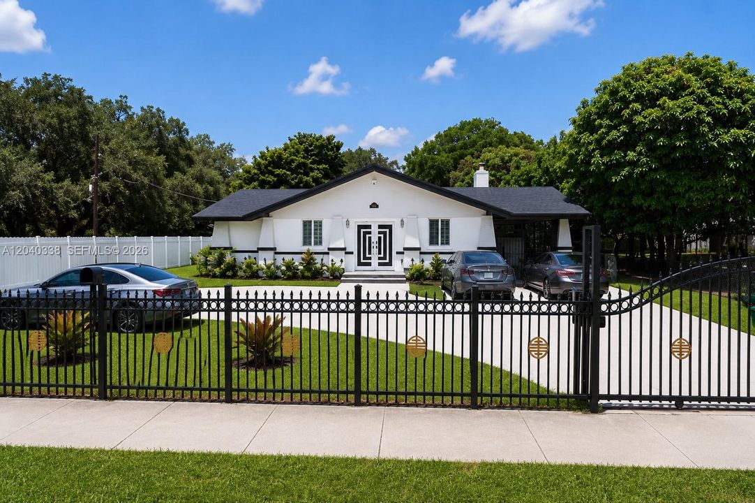 For Sale: $1,500,000 (5 beds, 3 baths, 2633 Square Feet)