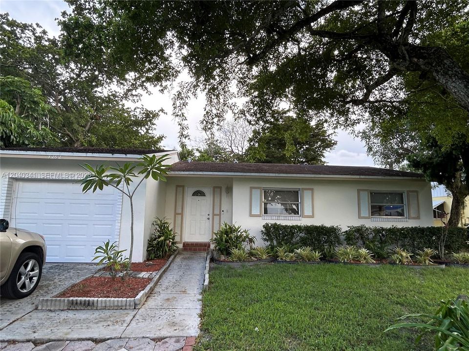 For Rent: $3,100 (3 beds, 2 baths, 1218 Square Feet)