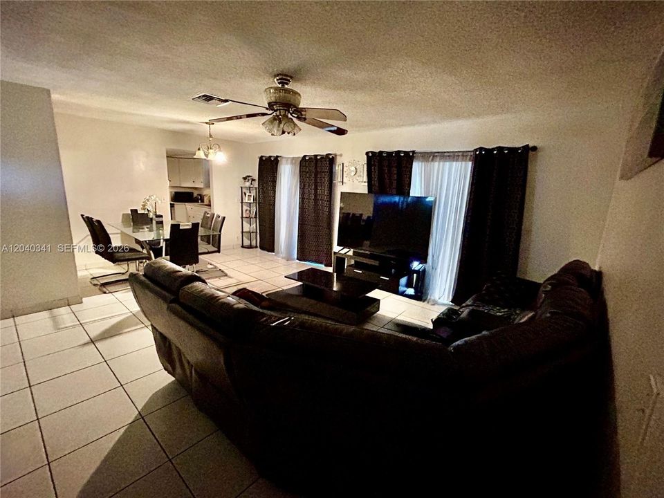 For Rent: $3,100 (3 beds, 2 baths, 1218 Square Feet)