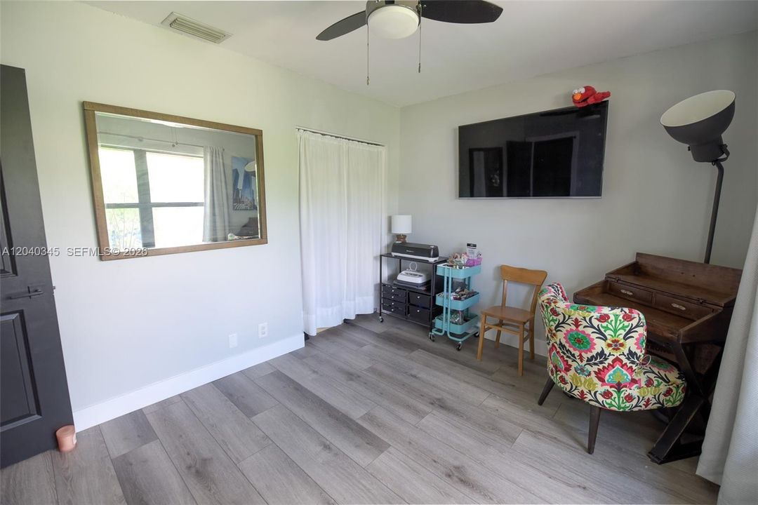 En Venta: $399,999 (3 camas, 2 baños, 1341 Pies cuadrados)