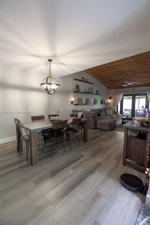 En Venta: $399,999 (3 camas, 2 baños, 1341 Pies cuadrados)