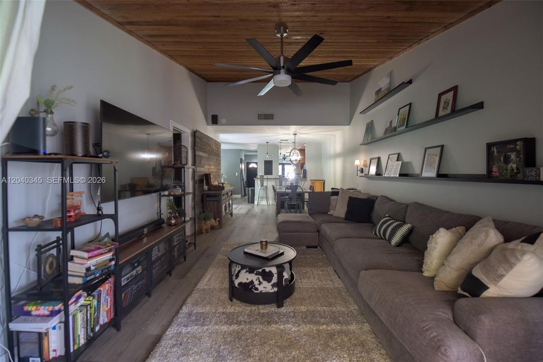 En Venta: $399,999 (3 camas, 2 baños, 1341 Pies cuadrados)