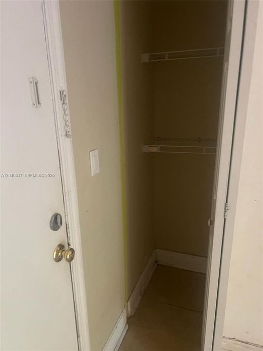 Под контрактом: $2,450 (3 спален, 2 ванн, 1015 Квадратных фут)