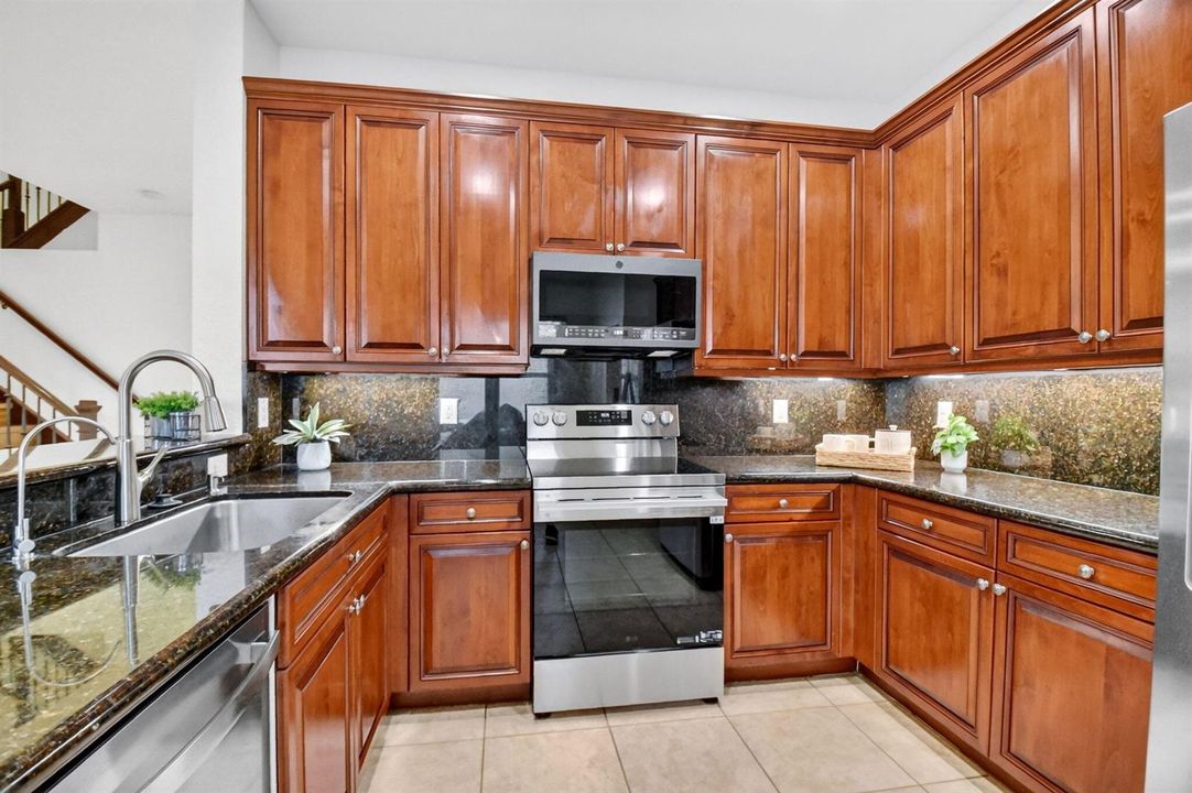 7662 SPATTERDOCK DR.