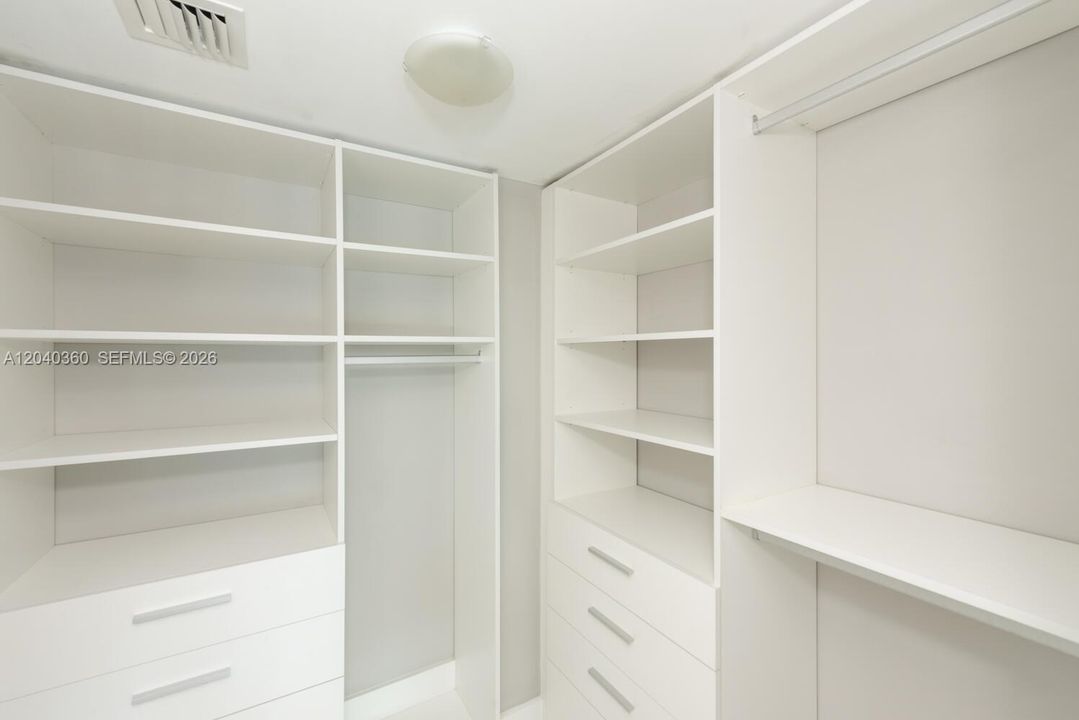 В аренду: $5,800 (2 спален, 3 ванн, 1312 Квадратных фут)