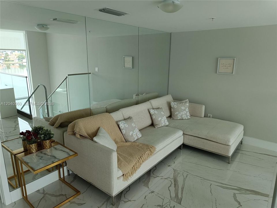 В аренду: $5,800 (2 спален, 3 ванн, 1312 Квадратных фут)
