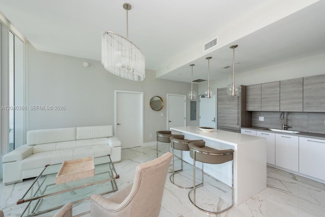 В аренду: $5,800 (2 спален, 3 ванн, 1312 Квадратных фут)