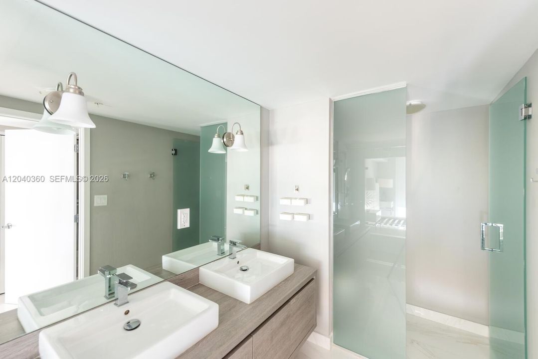 В аренду: $5,800 (2 спален, 3 ванн, 1312 Квадратных фут)