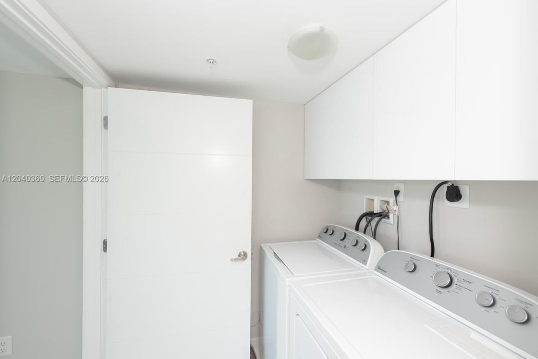 В аренду: $5,800 (2 спален, 3 ванн, 1312 Квадратных фут)