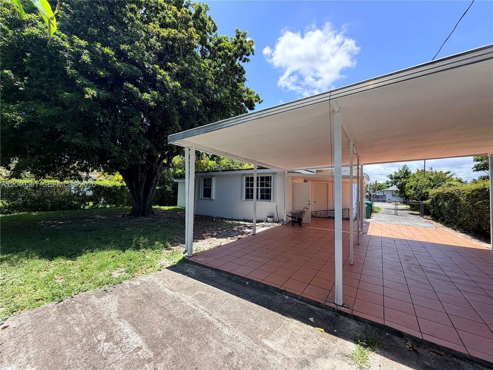 For Rent: $4,100 (3 beds, 2 baths, 1912 Square Feet)