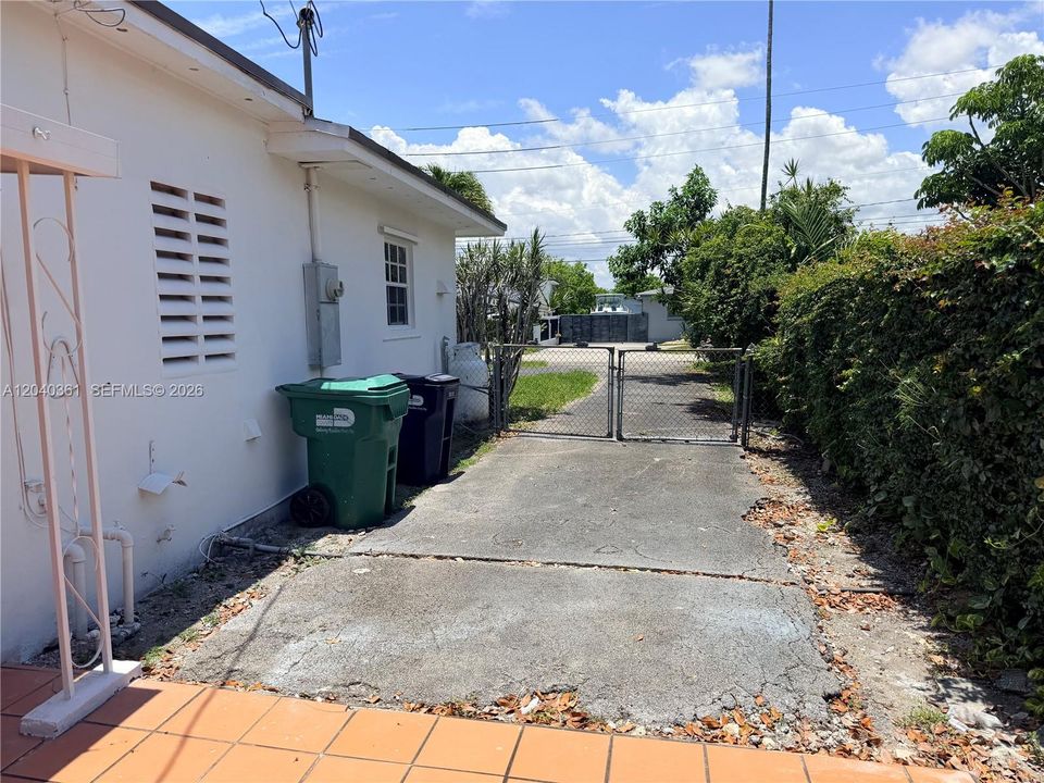 For Rent: $4,100 (3 beds, 2 baths, 1912 Square Feet)