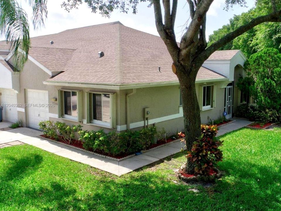 For Rent: $3,100 (3 beds, 2 baths, 1318 Square Feet)