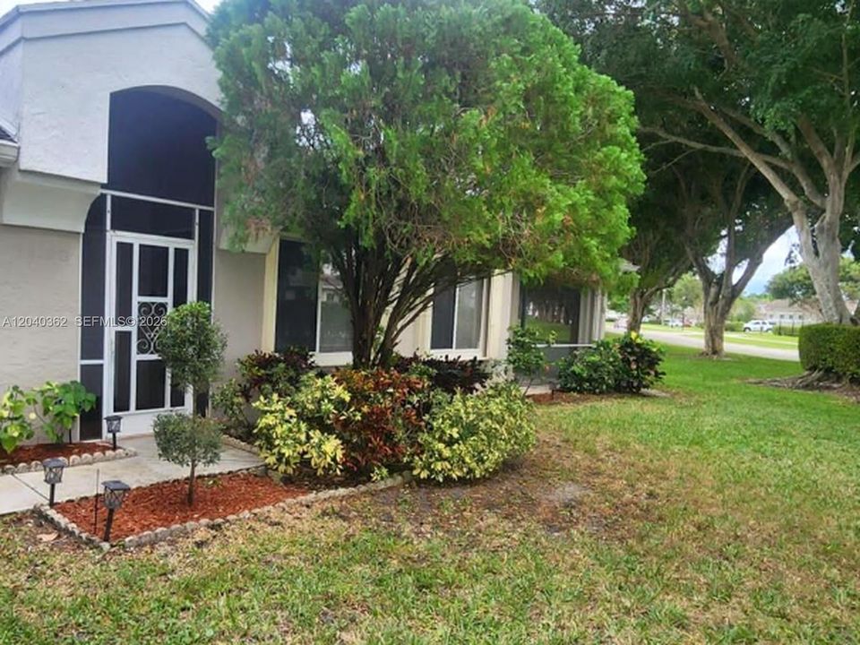 For Rent: $3,100 (3 beds, 2 baths, 1318 Square Feet)