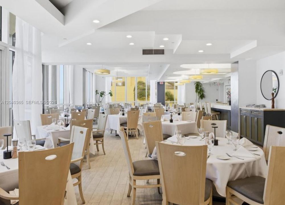 En Renta: $9,990 (3 camas, 3 baños, 2340 Pies cuadrados)