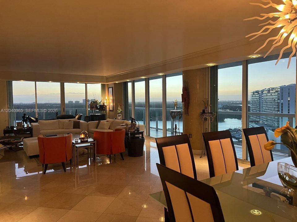 En Renta: $9,990 (3 camas, 3 baños, 2340 Pies cuadrados)