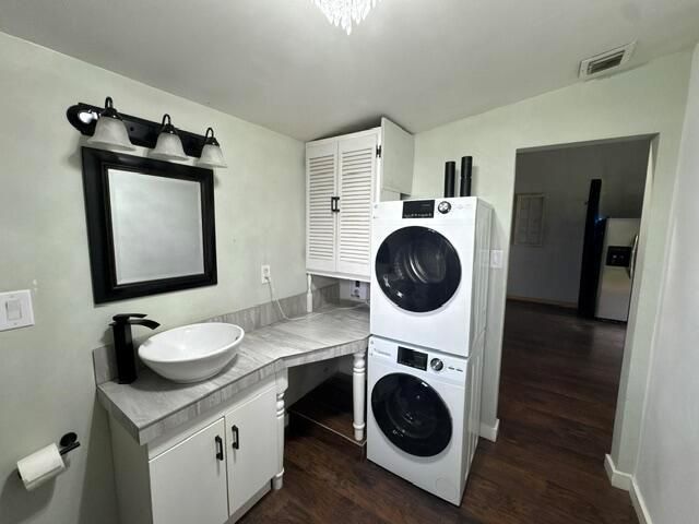 Cottage Washer & Dryer-13559 24th court