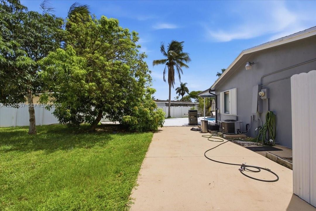 Active With Contract: $839,900 (4 beds, 3 baths, 2525 Square Feet)