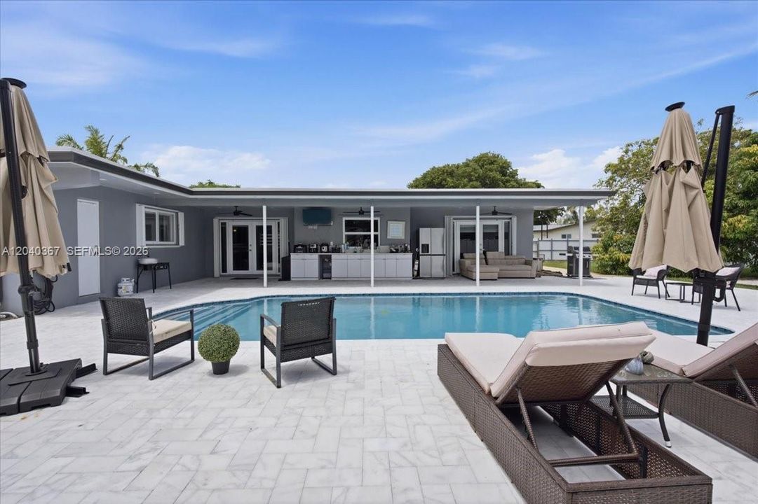 Active With Contract: $839,900 (4 beds, 3 baths, 2525 Square Feet)