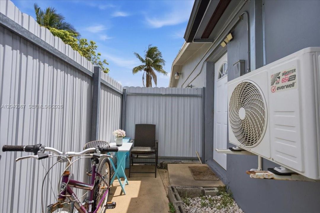 Active With Contract: $839,900 (4 beds, 3 baths, 2525 Square Feet)