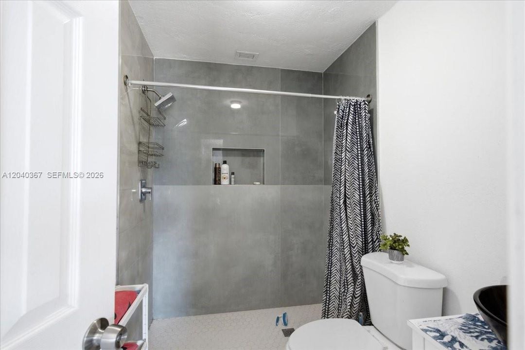 Active With Contract: $839,900 (4 beds, 3 baths, 2525 Square Feet)
