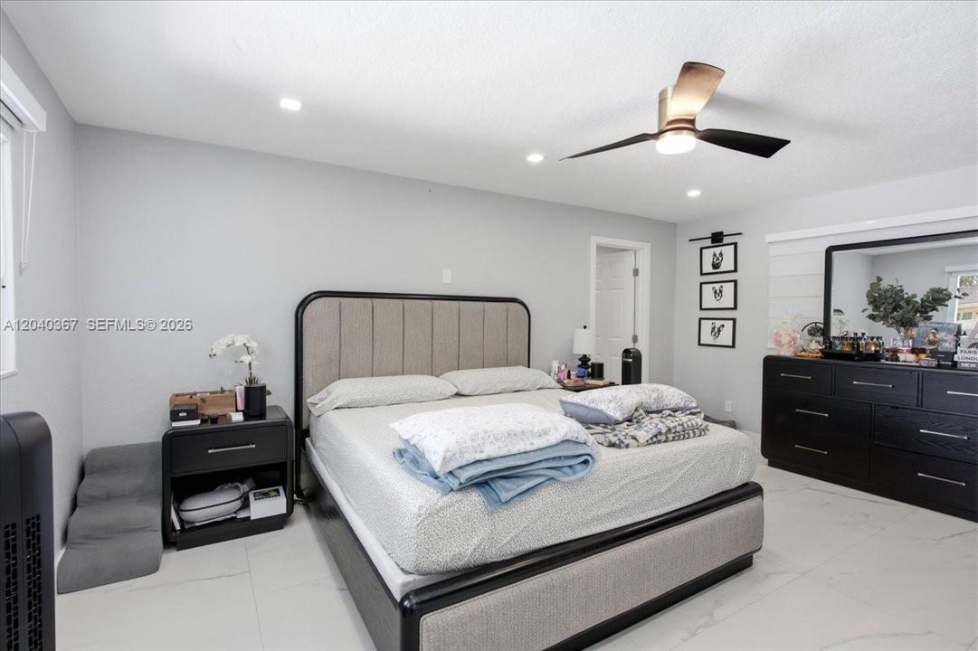 Active With Contract: $839,900 (4 beds, 3 baths, 2525 Square Feet)