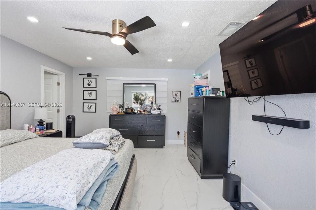 Active With Contract: $839,900 (4 beds, 3 baths, 2525 Square Feet)