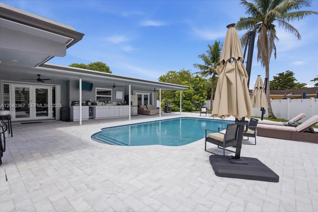 Active With Contract: $839,900 (4 beds, 3 baths, 2525 Square Feet)