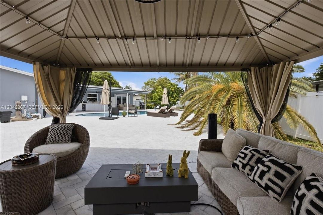 Active With Contract: $839,900 (4 beds, 3 baths, 2525 Square Feet)
