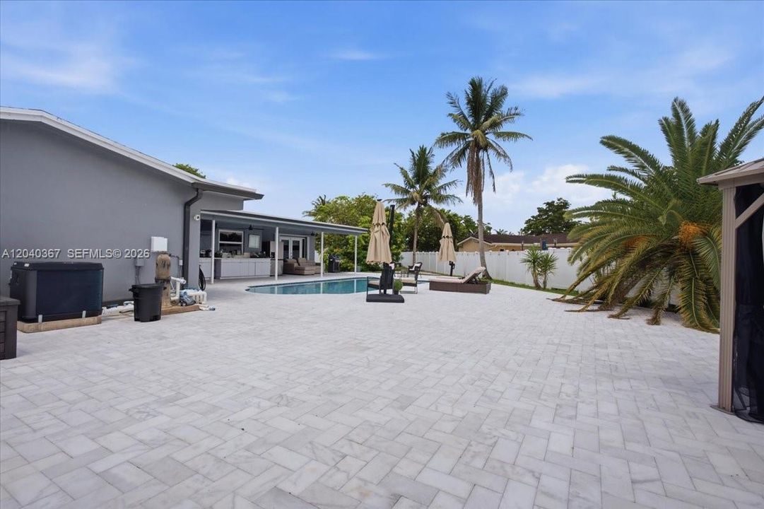 Active With Contract: $839,900 (4 beds, 3 baths, 2525 Square Feet)