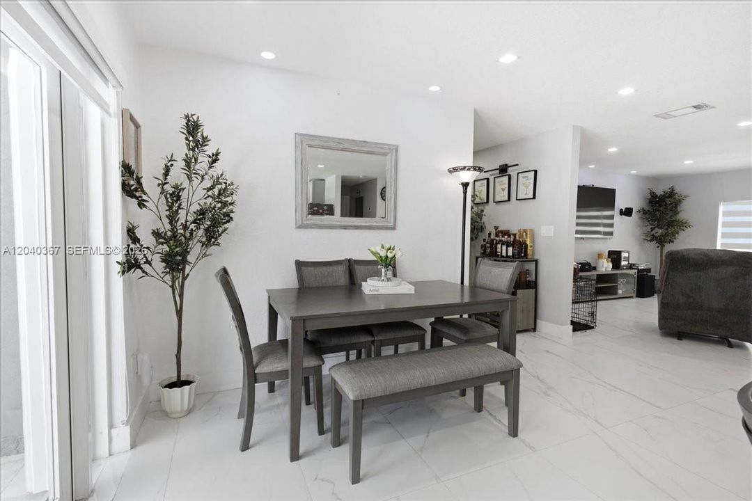 Active With Contract: $839,900 (4 beds, 3 baths, 2525 Square Feet)