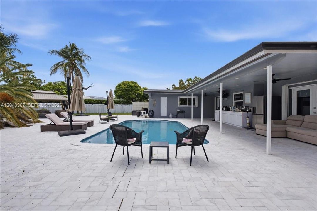 Active With Contract: $839,900 (4 beds, 3 baths, 2525 Square Feet)