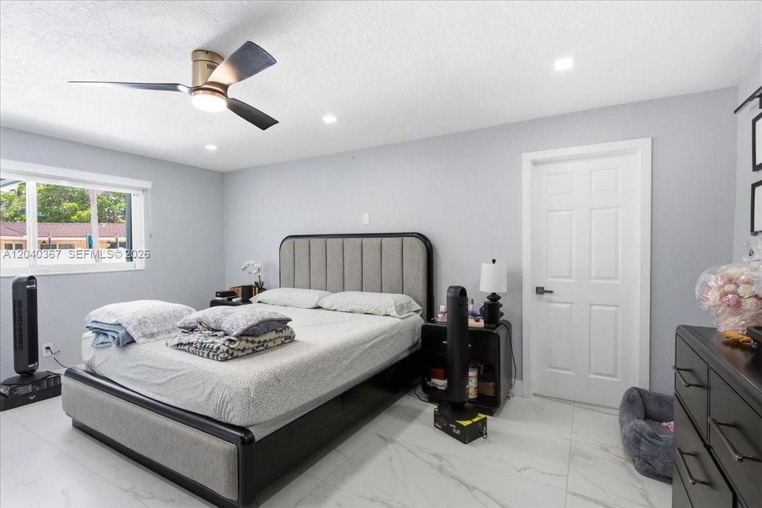 Active With Contract: $839,900 (4 beds, 3 baths, 2525 Square Feet)