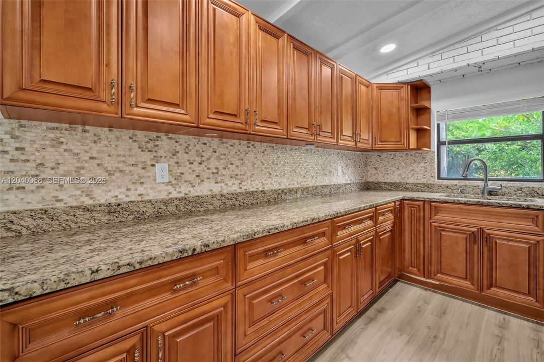 На продажу: $649,000 (3 спален, 2 ванн, 1710 Квадратных фут)