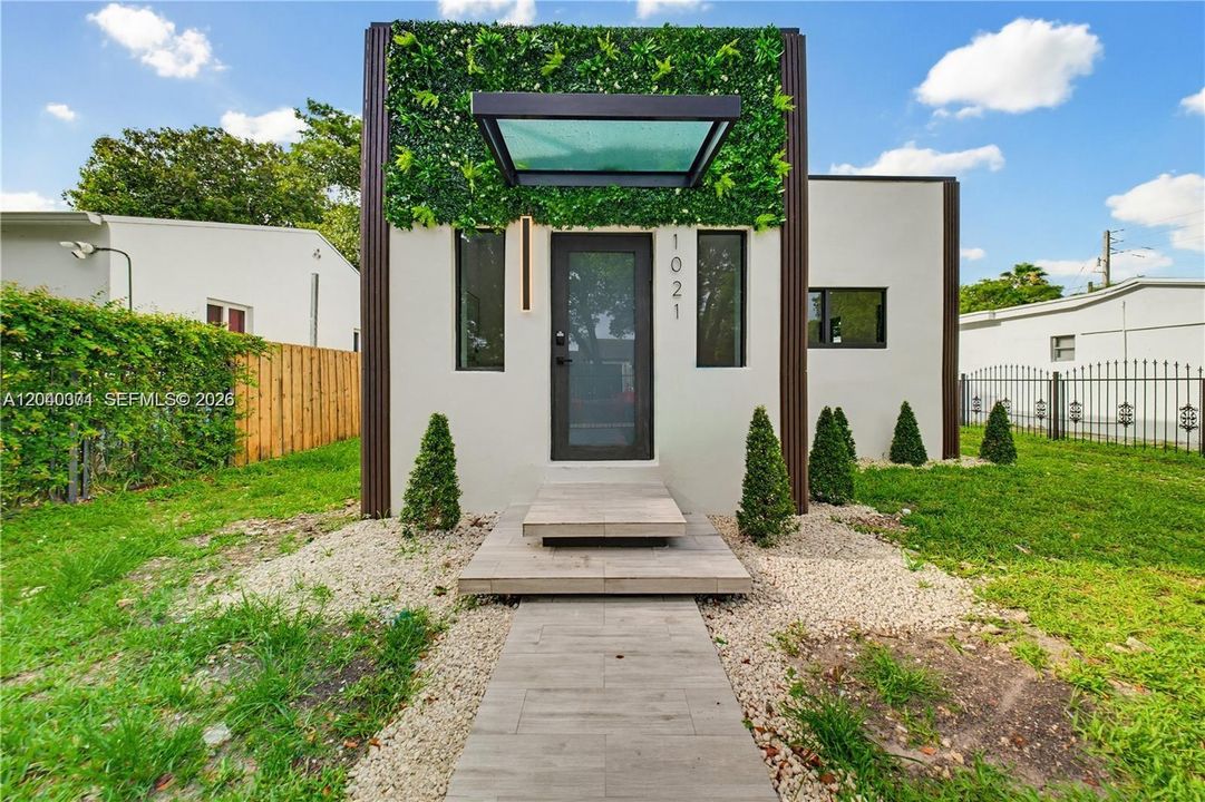 出租: $4,800 (3 贝兹, 2 浴室, 1093 平方英尺)