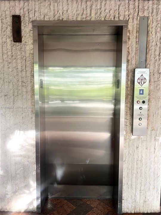 待售: $250,000 (1 贝兹, 1 浴室, 741 平方英尺)