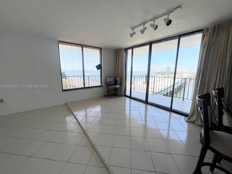 En Venta: $285,000 (1 camas, 1 baños, 741 Pies cuadrados)