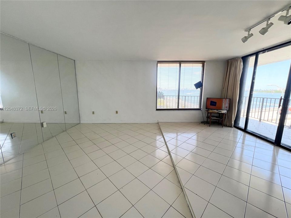 En Venta: $285,000 (1 camas, 1 baños, 741 Pies cuadrados)
