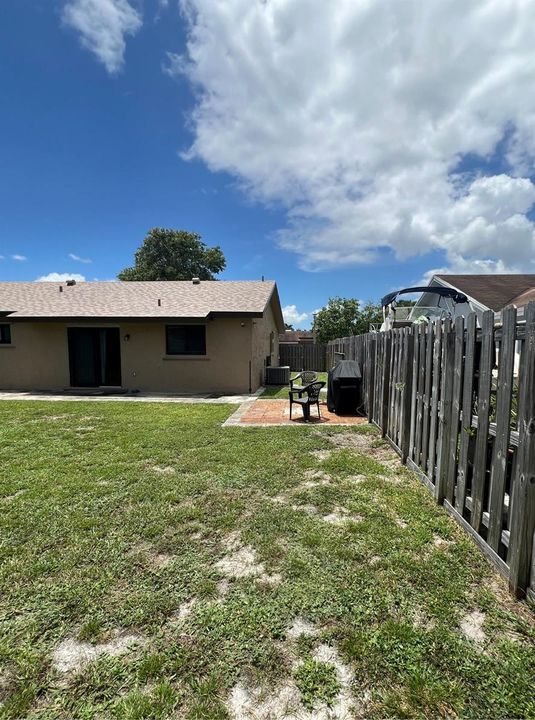 8511 Backyard Side yard