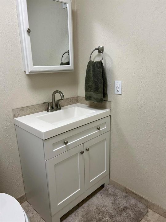 8511 Guest Bath