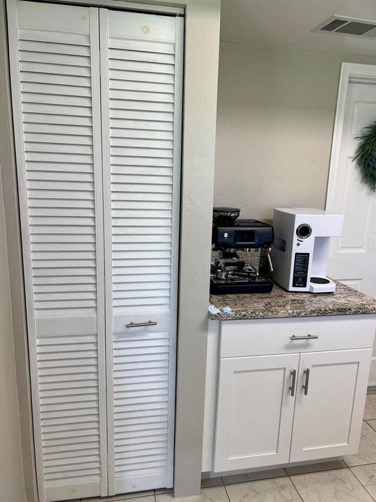 8511 Kitchen pantry