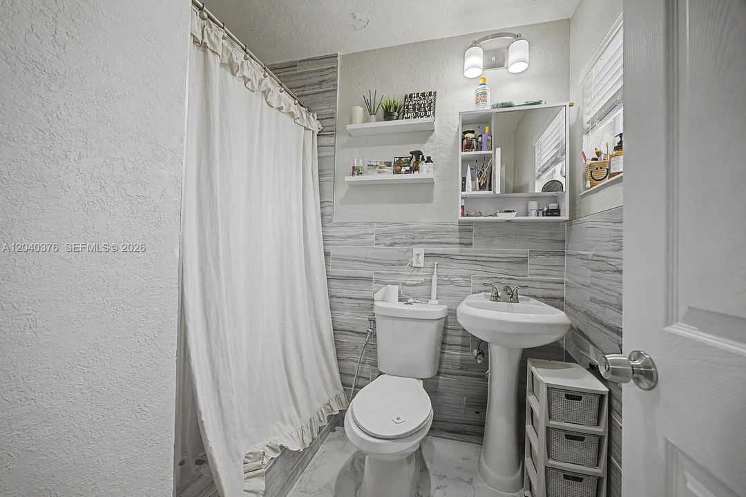 For Sale: $385,000 (3 beds, 2 baths, 1309 Square Feet)