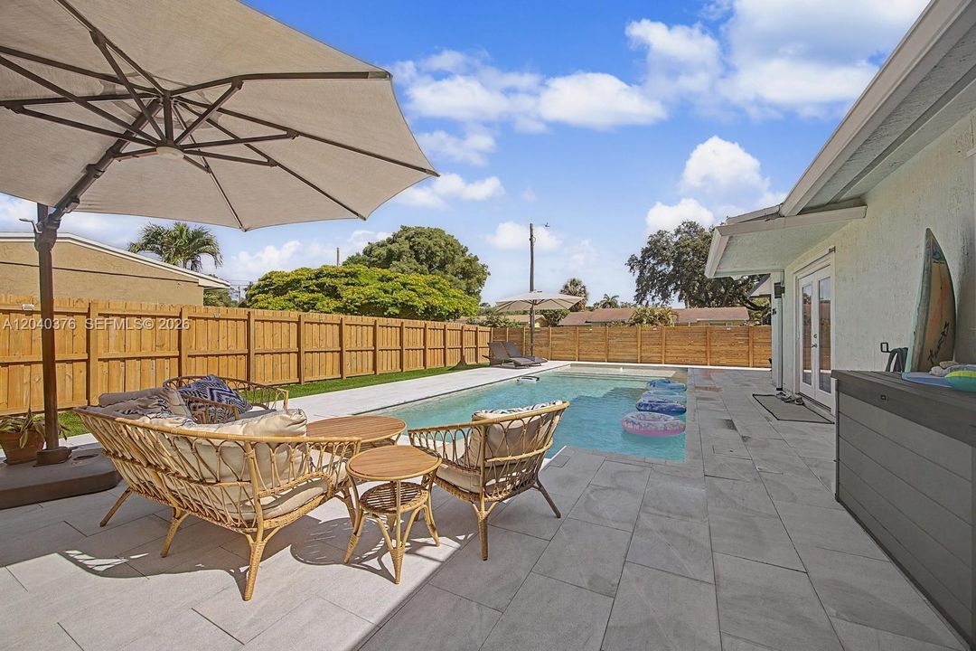 For Sale: $385,000 (3 beds, 2 baths, 1309 Square Feet)