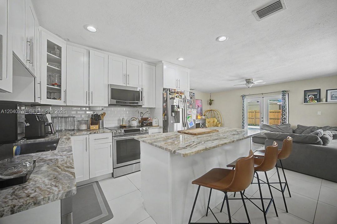 For Sale: $385,000 (3 beds, 2 baths, 1309 Square Feet)